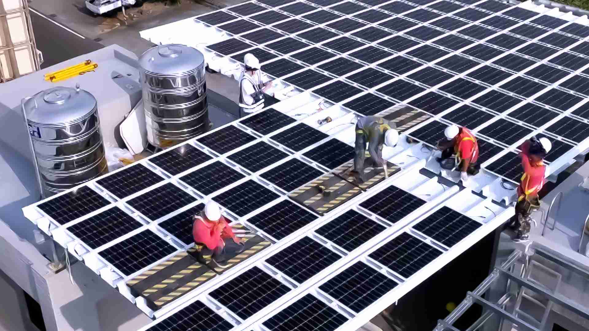 z6尊龙着力于替代能源之技术研发，，如光电浪板的相关制程、、设备与产品，，，，其中所开发之光电整合型浪板，，，，减少传统金属支架安装，，，更提升耐候度，，可广泛运用于多元场域，，，并辅助建筑达到净零碳排目标