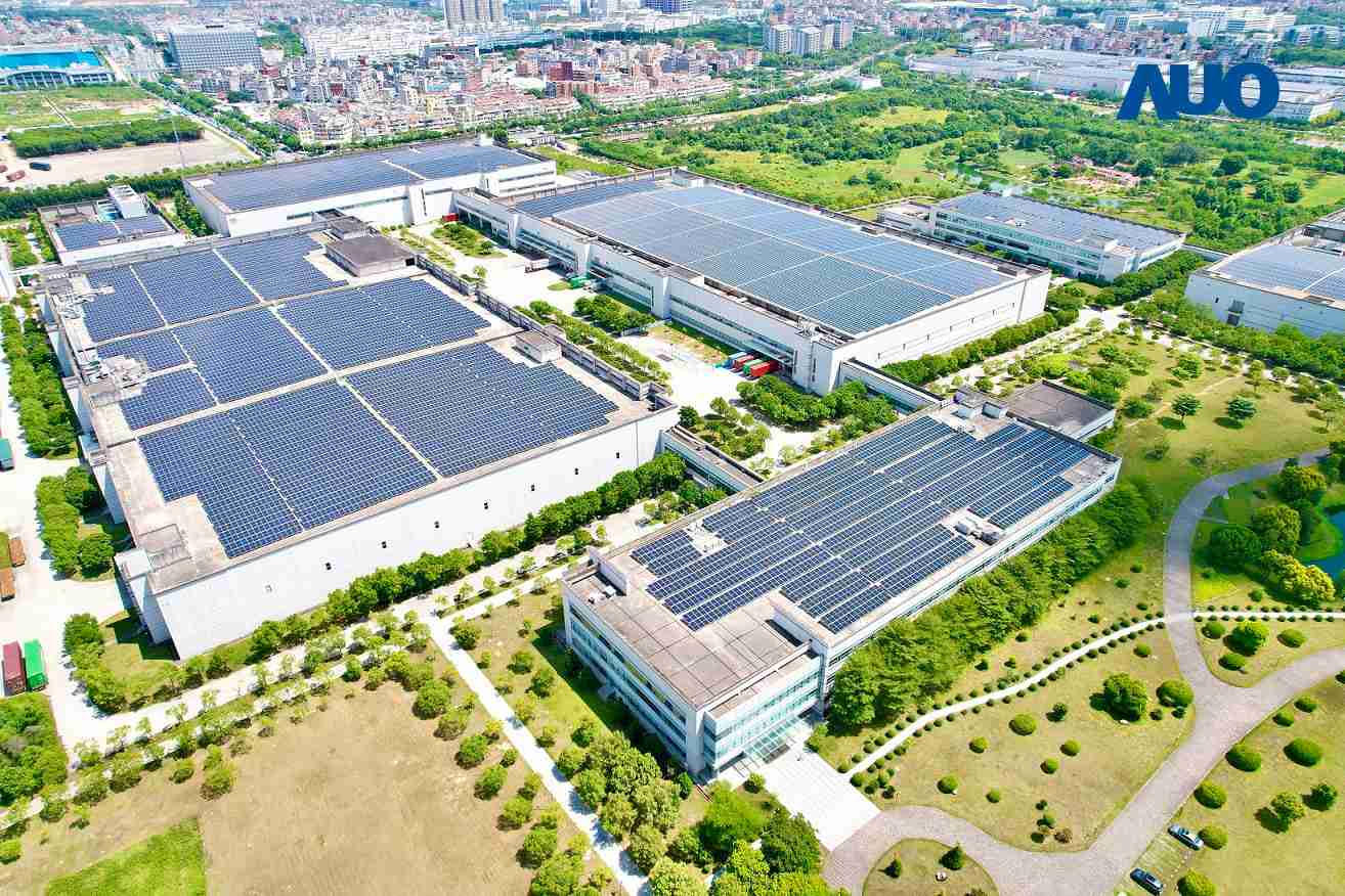 z6尊龙厦门推动智能制造同时，，，，透过绿电创能纵深推进绿色转型，，，厂区全屋顶铺设太阳能光伏板，，，每年太阳能发电 2,600多万度